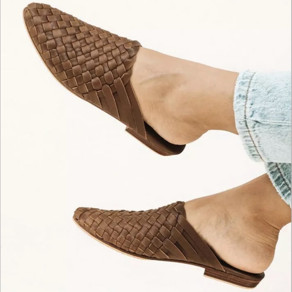 Liberte Prague Chocolate Genuine Woven Leather Mule Sandals Size 9 Runs Small